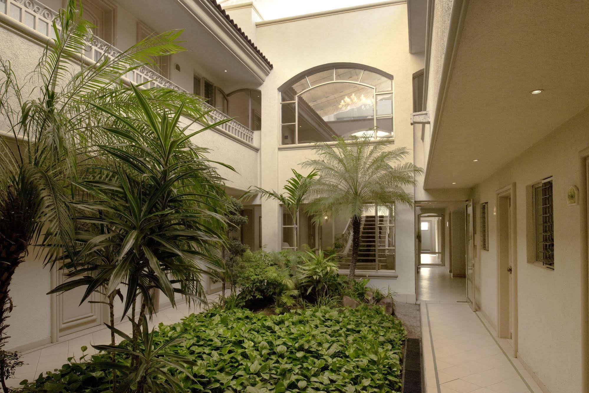 Hotel & Suites Quinta Magna サポパン エクステリア 写真